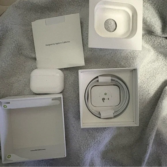 Apple AirPods Pro in White